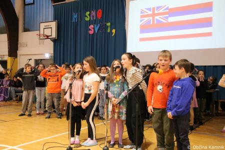 Otroci Osnovne šole Marije Vere Mi smo svet, mi smo otroci (70)